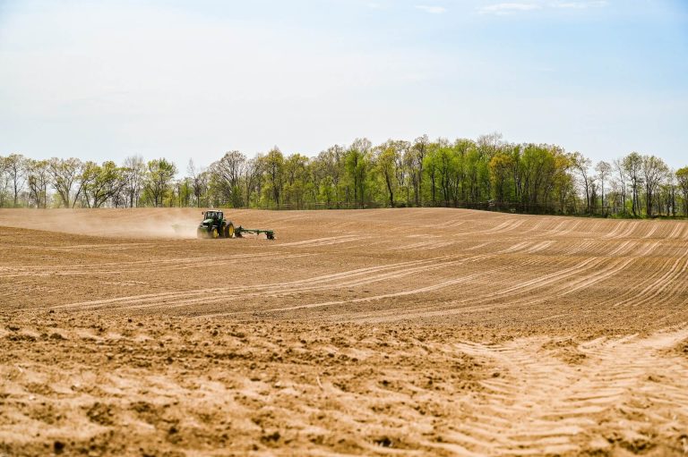 Pregătirea solului pentru iarnă – importanța și tehnici eficient