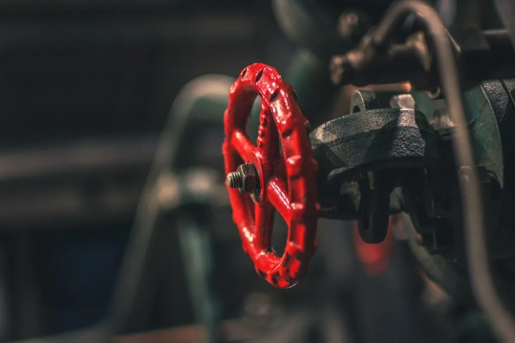 Care este rolul armăturilor şi robineților într-o instalație industrială și cum trebuie alese acestea? Care este rolul armăturilor şi robineților într-o instalație industrială și cum trebuie alese acestea?