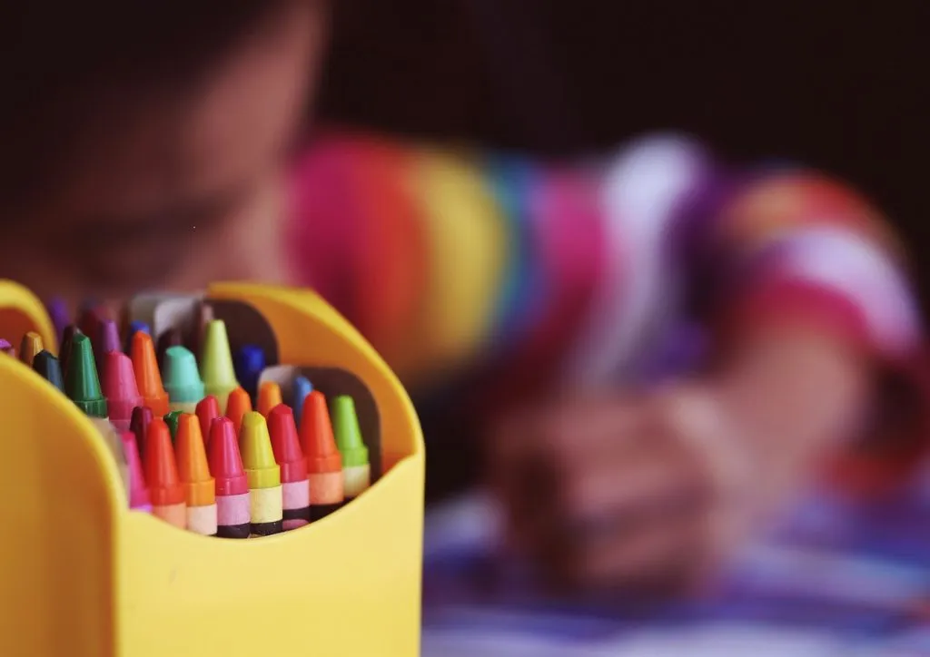 Vrei să contribui la dezvoltarea creativității copilului tău? Uite cum poți face asta!