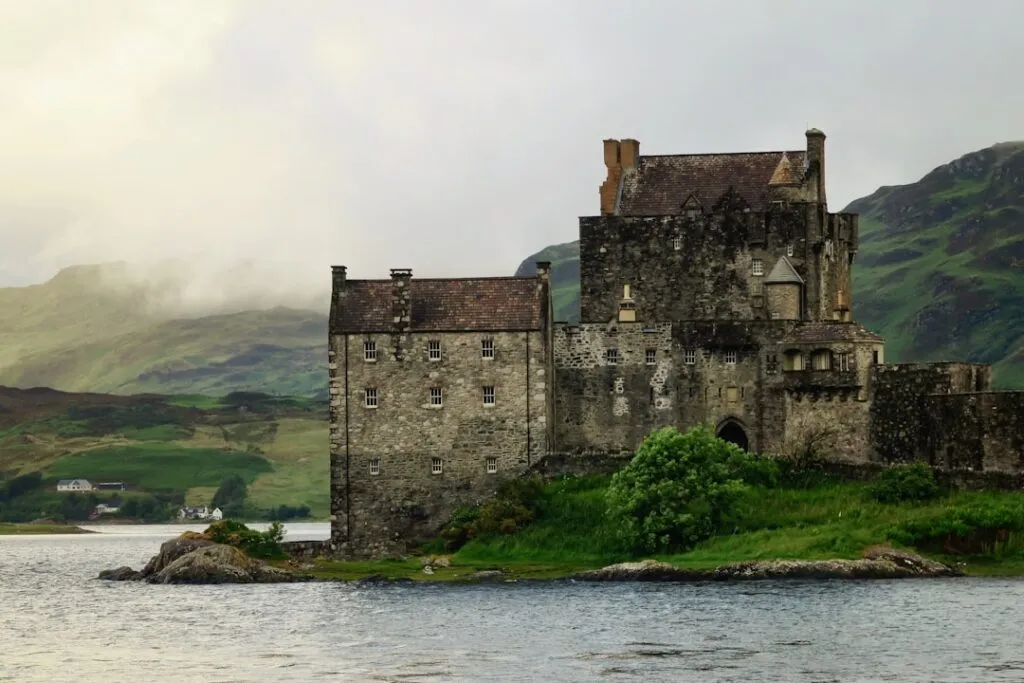 Escapade romantice în locuri de poveste din România Photo Castle Peles