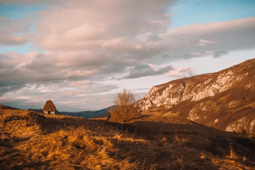Cele mai frumoase sate ascunse din Europa pe care să le vizitezi Photo Hidden village