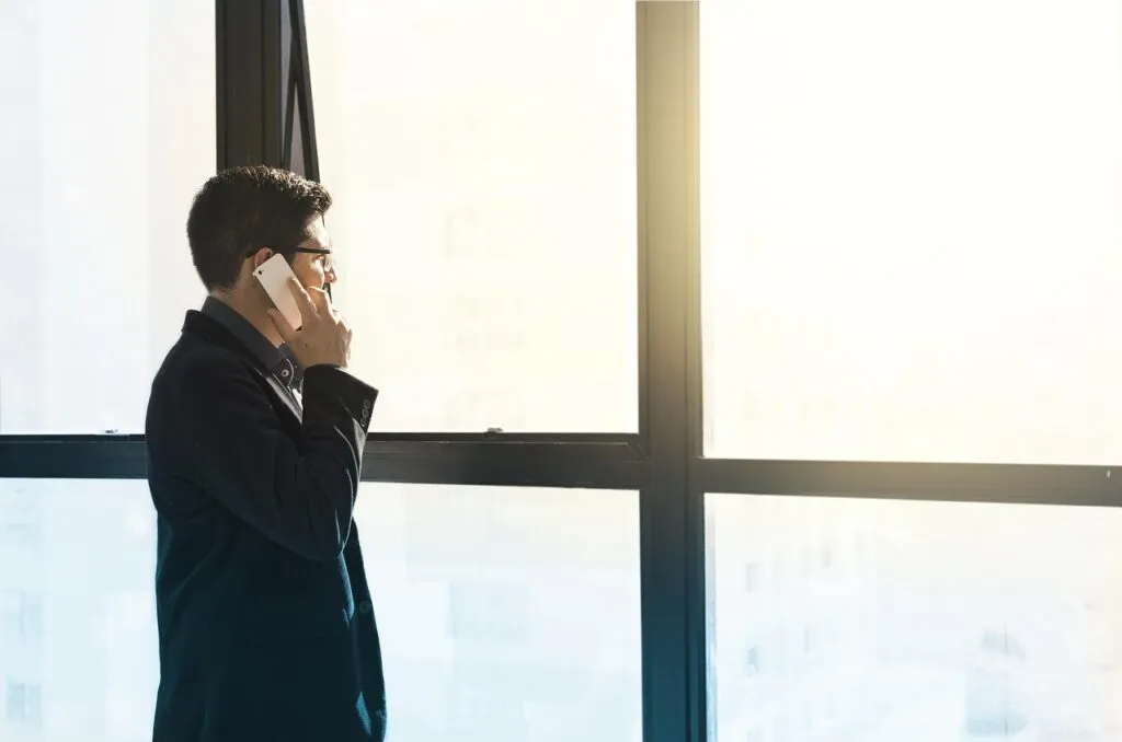 Inteligența artificială: Cum transformă AI comerțul electronic și serviciile moderne Inteligența artificială: Cum transformă AI comerțul electronic și serviciile moderne
