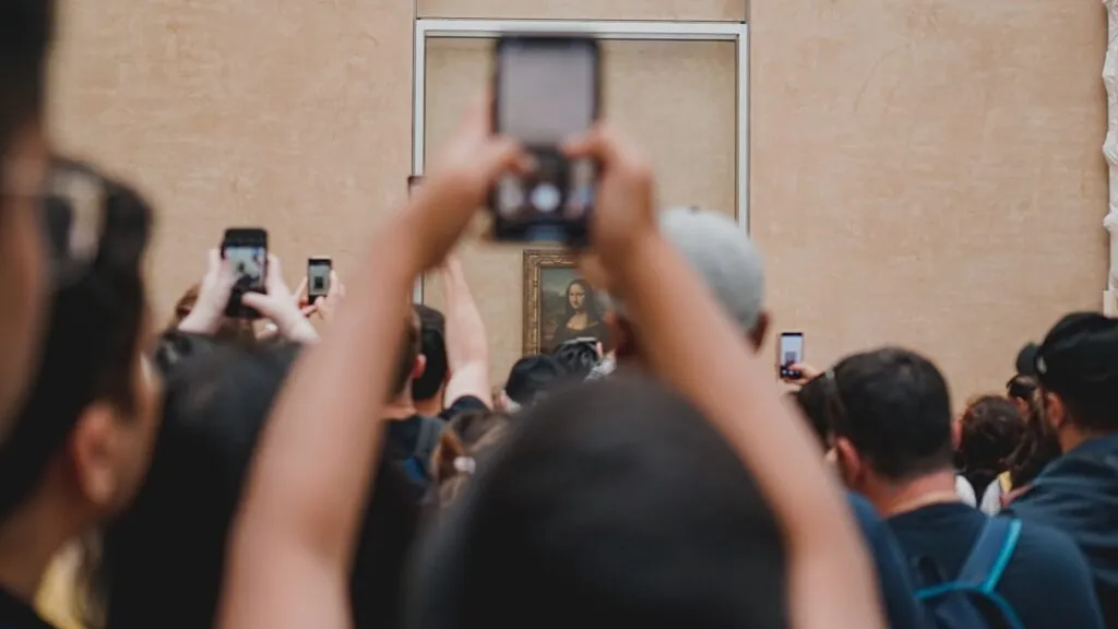 Photo attract tourists