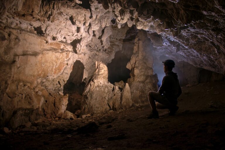 Explorarea peșterilor din Munții Apuseni: Ghid practic