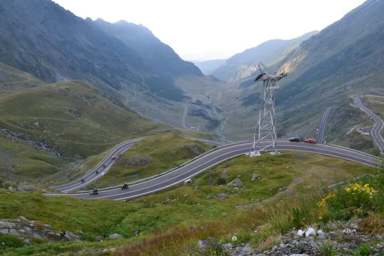 Tot ce trebuie să știi despre Transfăgărășanul și Transalpina Photo Transfagarasan Transalpina road Romania