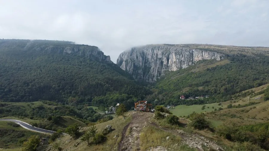 Photo Romanian caves and gorges nature